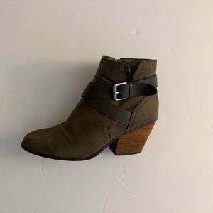 Report Olive Ankle Boots